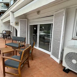 https://precioso-apartamento-moderno-en-primera-linea-del-mar.topcostabravahotels.com